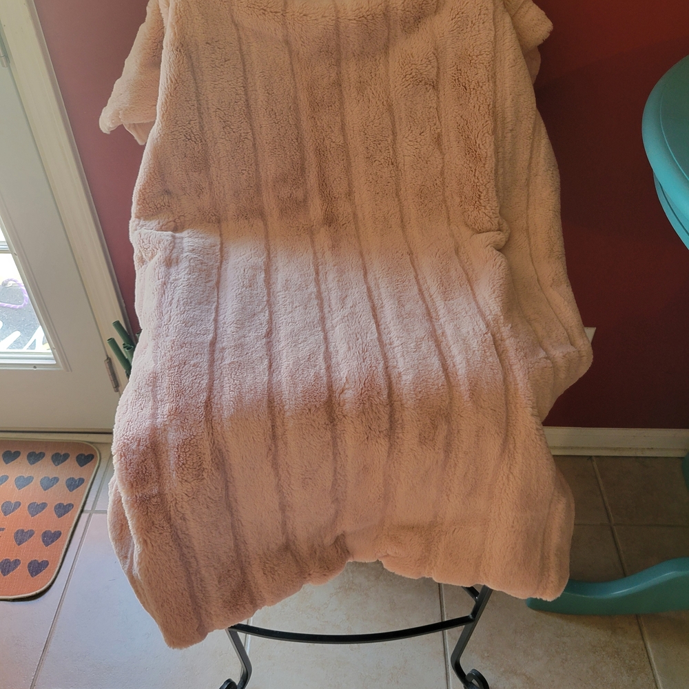 Cozy Pink Throw